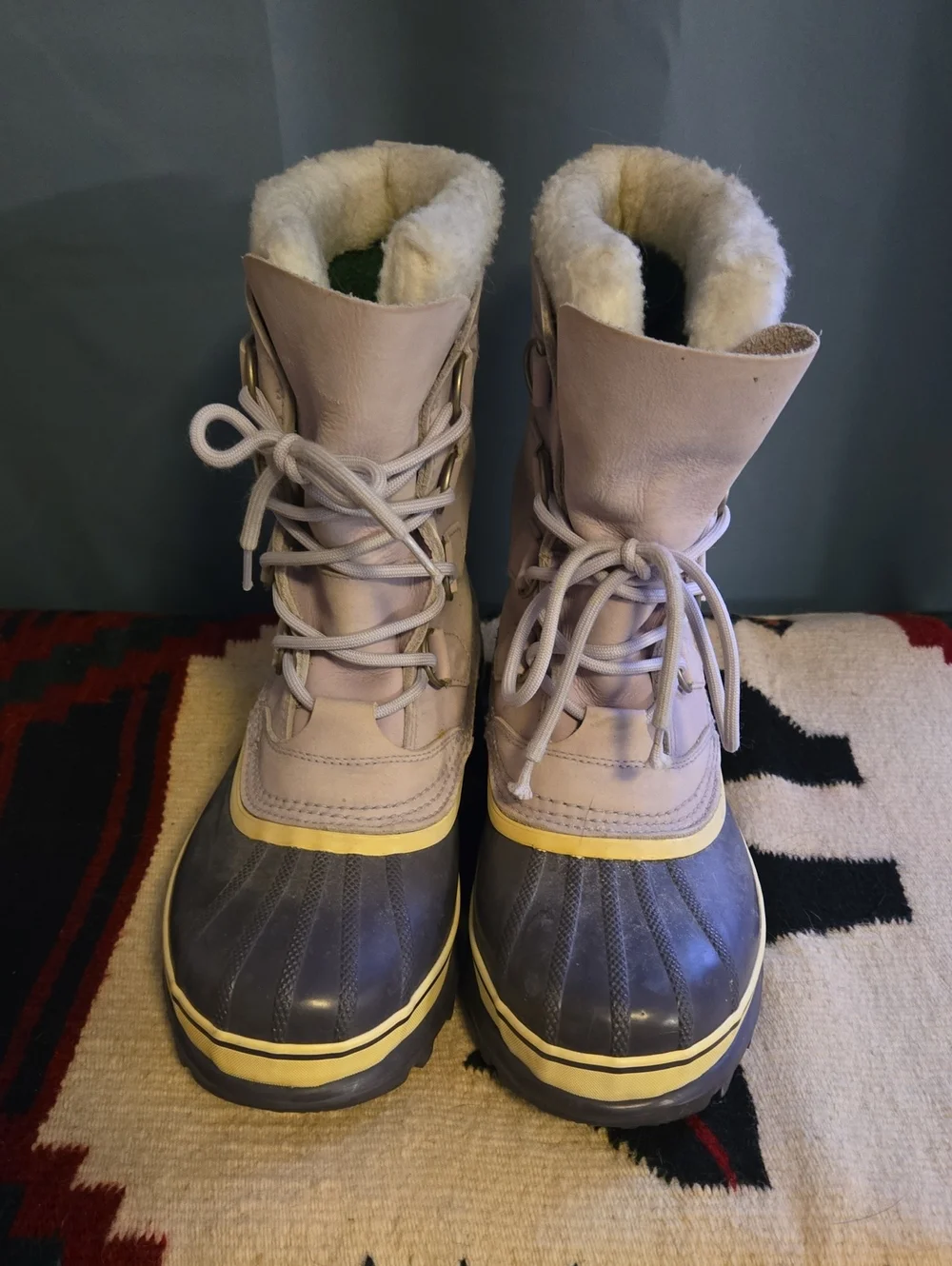 Womans Sorel Caribou Waterproof Boots - Lavender, Black & Cream Trim Size 9